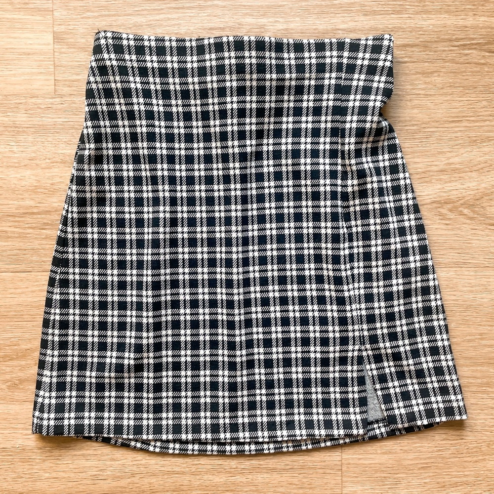 New H&M Black & White Plaid Soft Stretch Knit Pull On A-Line Mini Skirt Size XS
